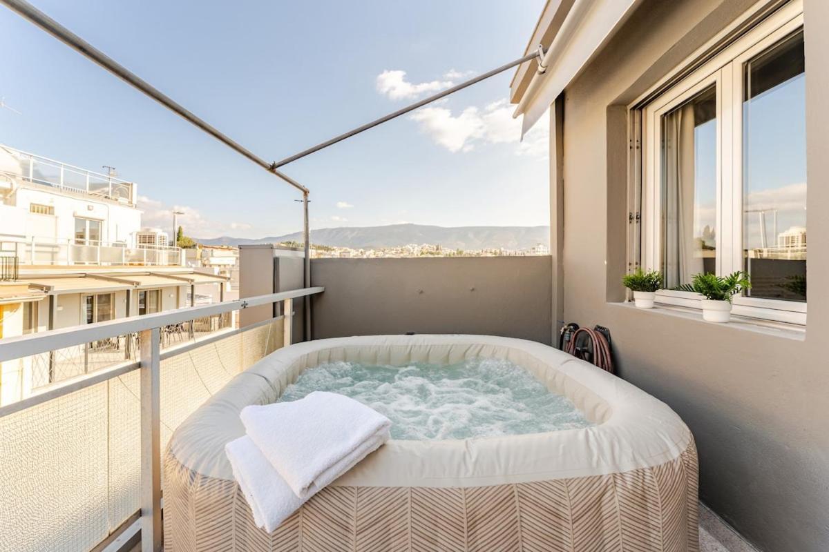 Lovely Apt W/Heated Jacuzzi &Full Acropolis View Atina Dış mekan fotoğraf